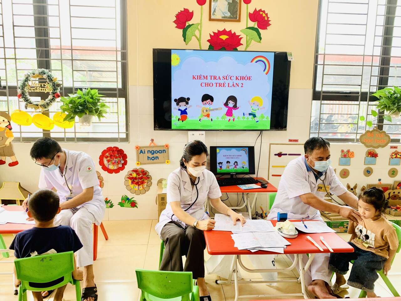 Khám sức khỏe định kỳ cho trẻ ở Trường Mầm non Kim Chân năm ...