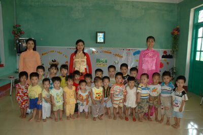 Ảnh hoạt động ngoài trời lớp 4T