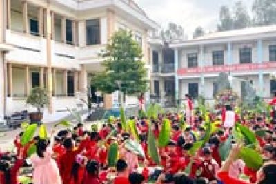 HOẠT ĐỘNG TRẢI NGHIỆM “GÓI BÁNH CHƯNG” CHO CÁC BÉ TRƯỜNG MN LAI THÀNH
