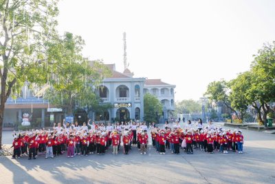 TRƯỜNG MN LAI THÀNH TỔ CHỨC CHUYẾN DÃ NGOẠI CHO CÁC BÉ 5 TUỔI ĐI THĂM NHÀ THỜ ĐÁ PHÁT DIỆM